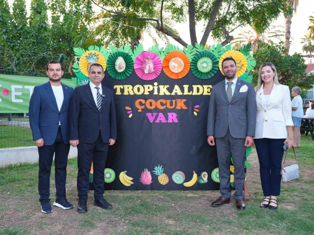Alanya'da 679 gramlık avokado yarışmayı kazandı