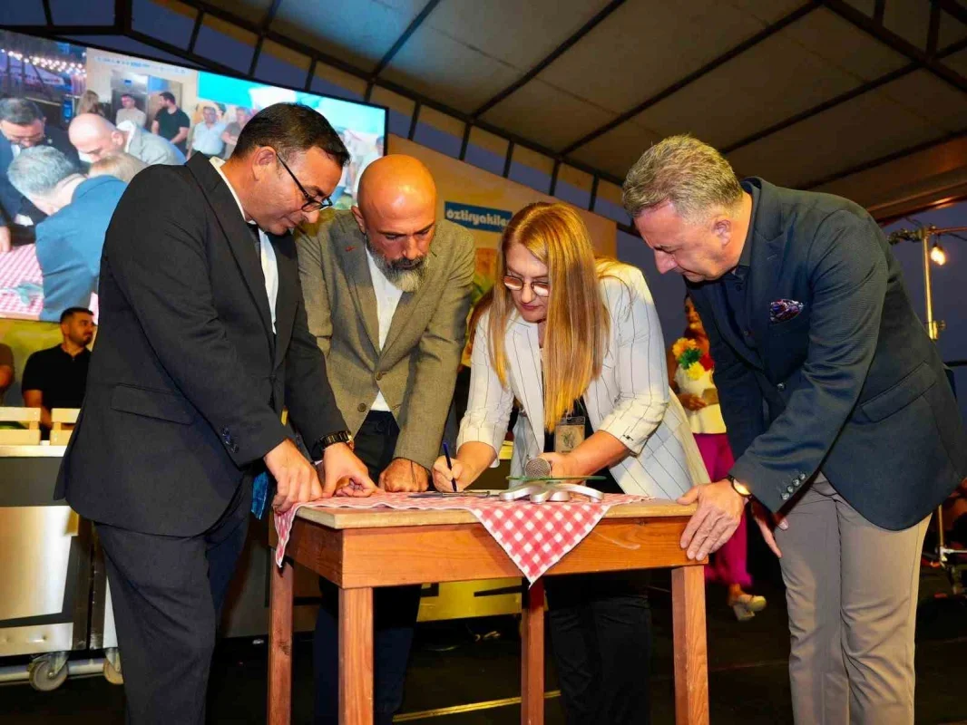 Alanya'da 679 gramlık avokado yarışmayı kazandı