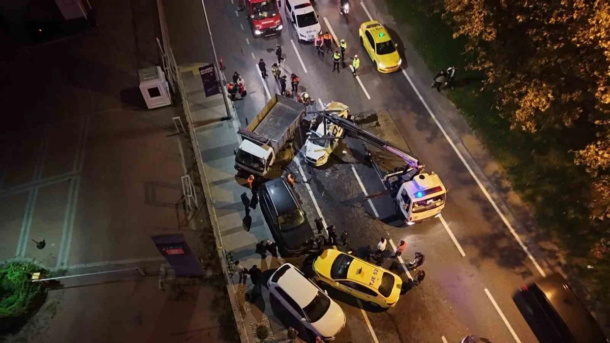 Beyoğlu'ndaki makas kazasında 3 kişi yaralandı