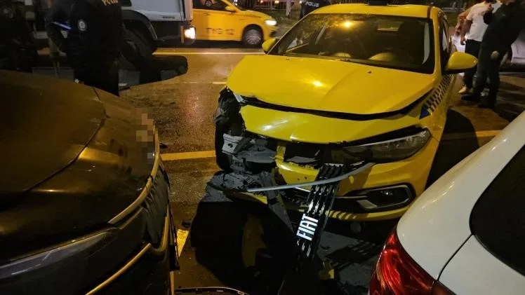Beyoğlu'ndaki makas kazasında 3 kişi yaralandı