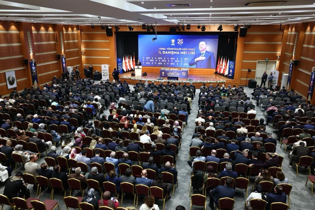 AK Parti'ye İstanbul'da farklı partilerden 136 kişi katıldı