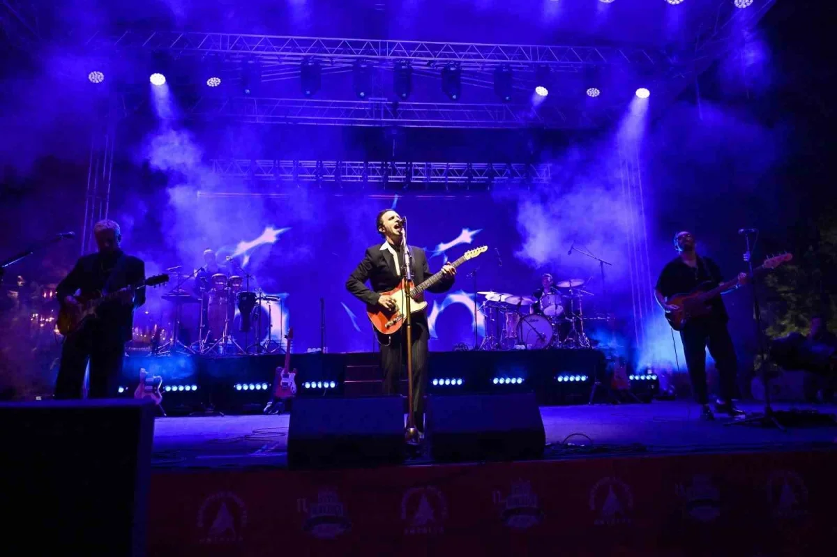 Kaleiçi Old Town Festivali korteji Antalya'yı renklendirdi