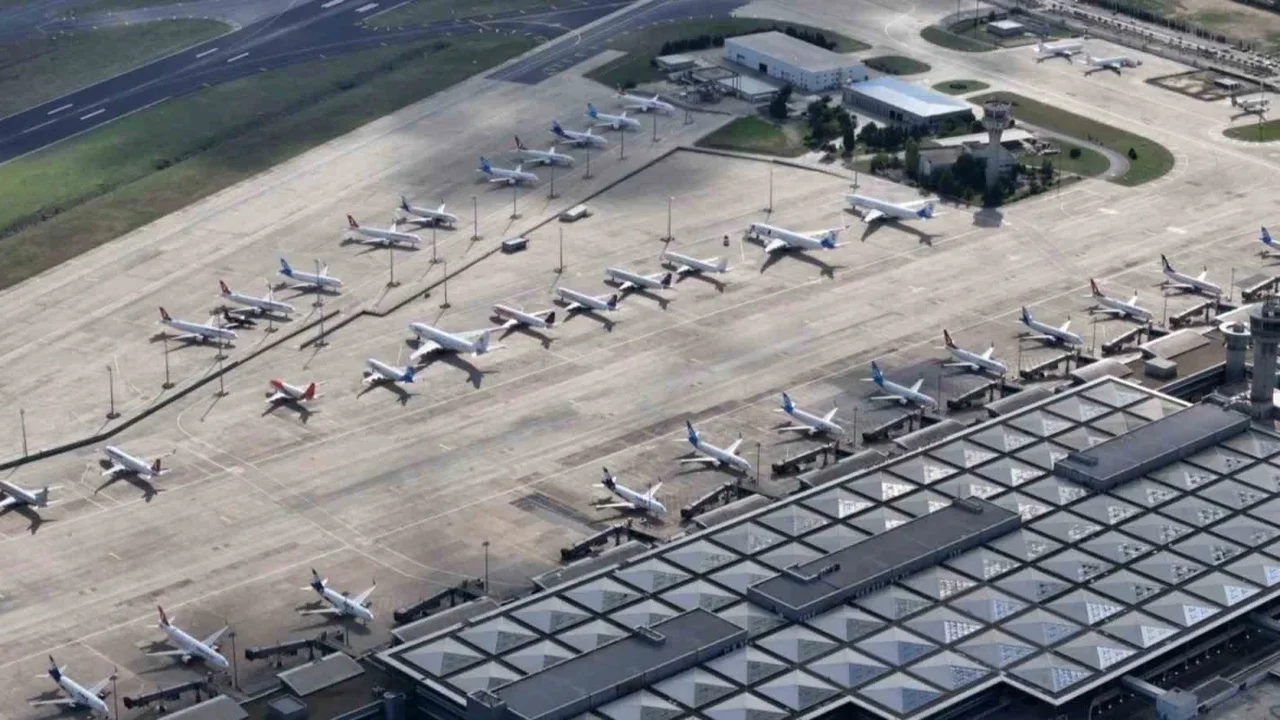 Onur Air uçakları Atatürk Havalimanı'nda atıl kaldı