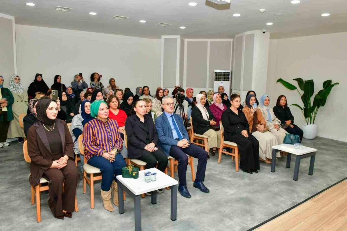 Esenyurt'ta 42 eserlik ebru sergisi ziyaretçiye açıldı