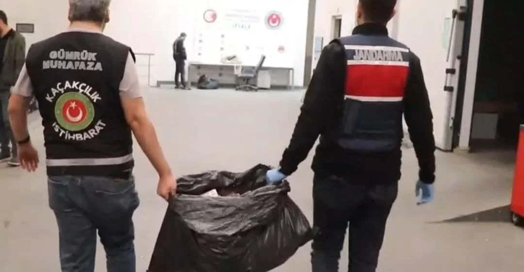 İpsala'da kamyonetten 17 bin 121 kapsül uyuşturucu çıktı