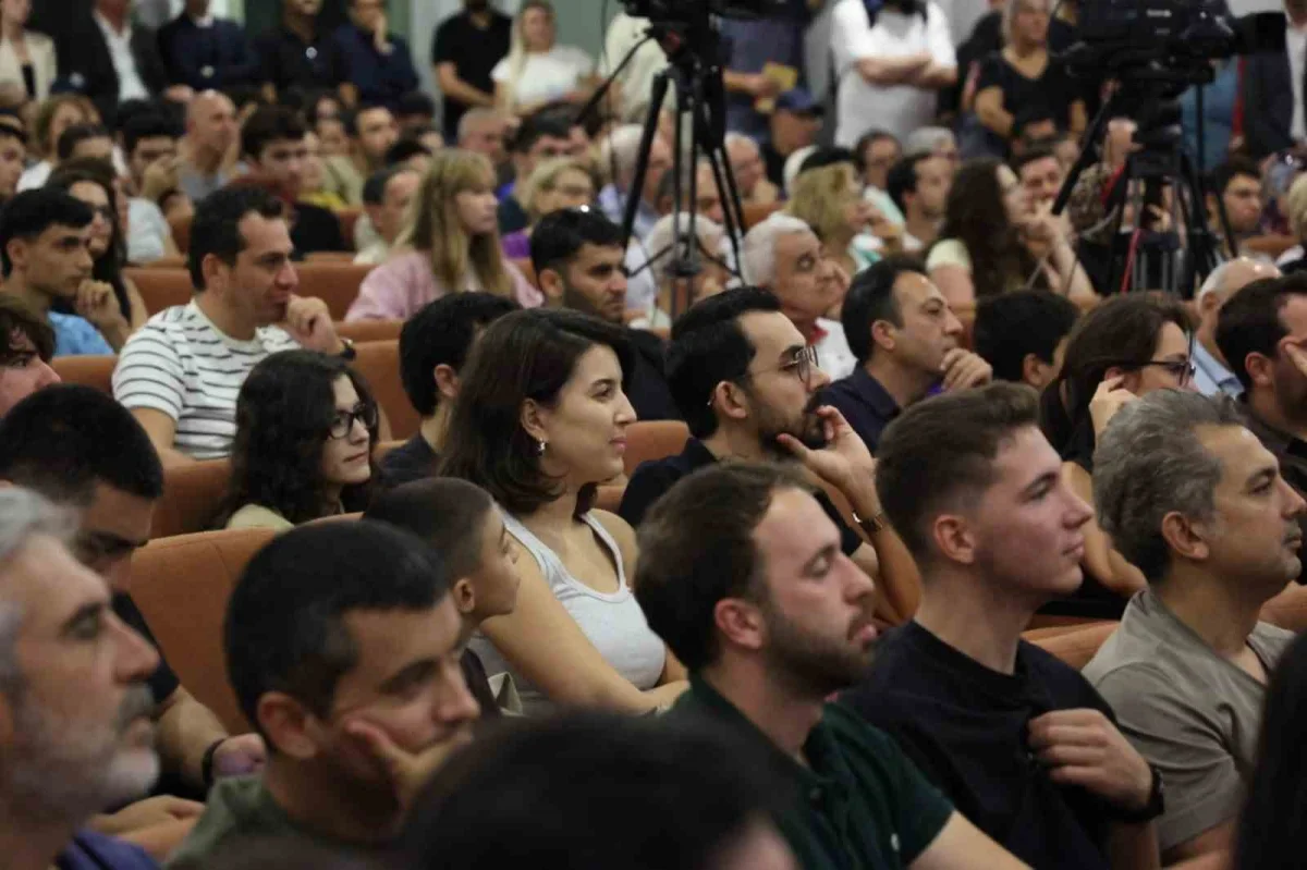 Antalya Kitap Fuarı'nda 67 yazar kitap imzaladı