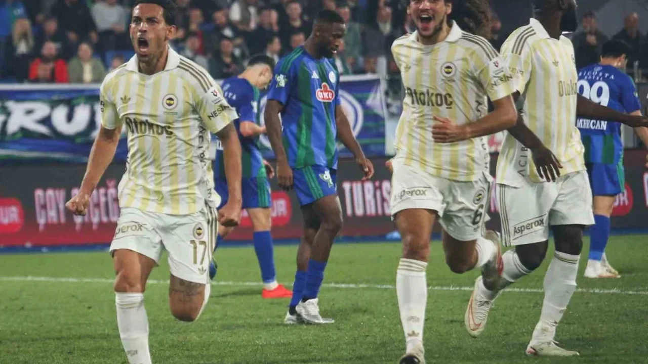 Fenerbahçe, Rizespor'u deplasmanda 3-0 mağlup etti