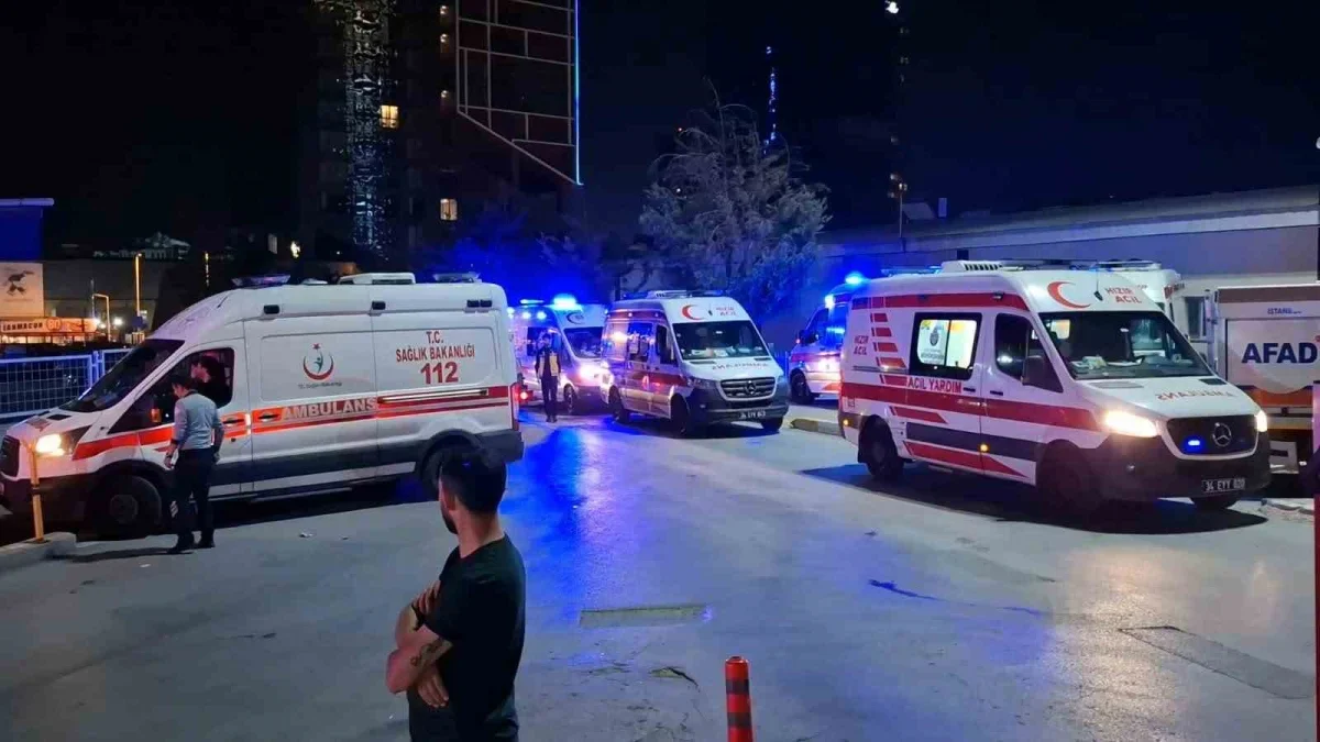 Kartal'da hastane çatısındaki yangın söndürüldü