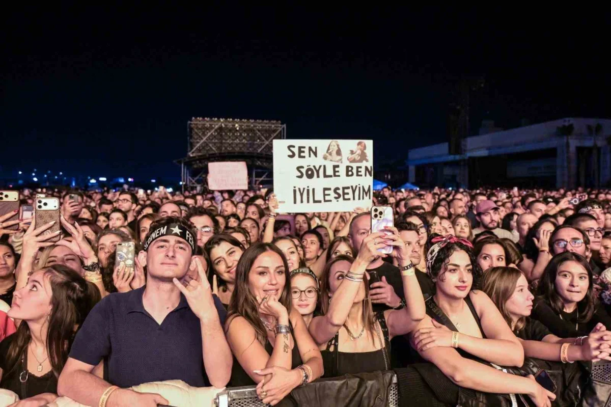 Şebnem Ferah Antalya'da binlerce hayranıyla buluştu