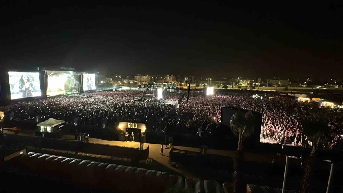 Şebnem Ferah Antalya'da binlerce hayranıyla buluştu