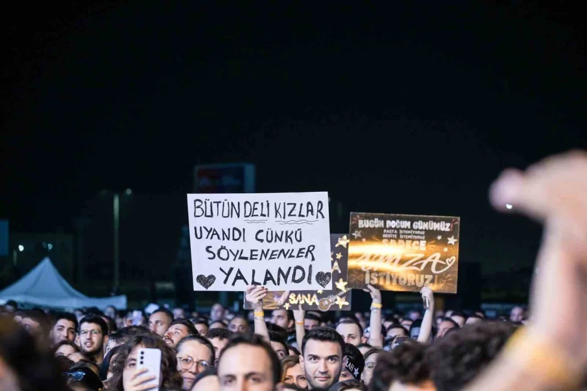 Şebnem Ferah Antalya'da binlerce hayranıyla buluştu