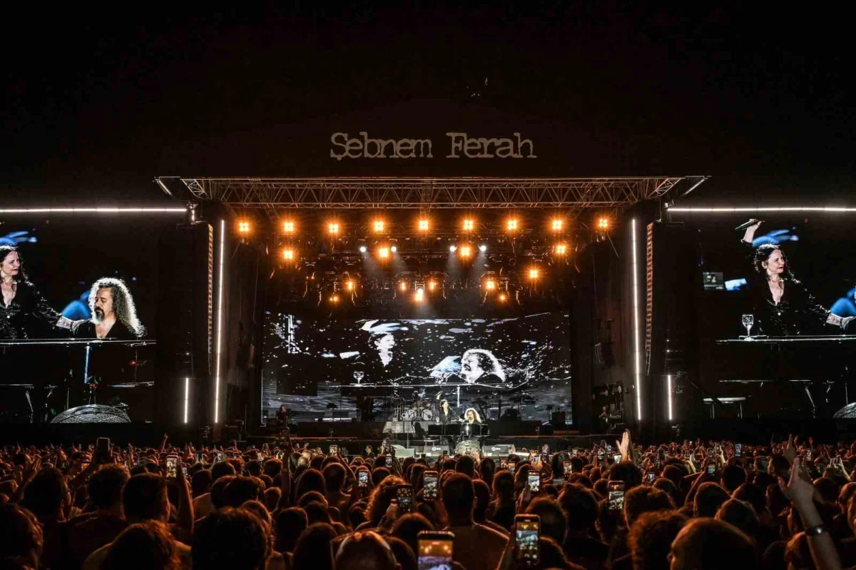 Şebnem Ferah Antalya'da binlerce hayranıyla buluştu