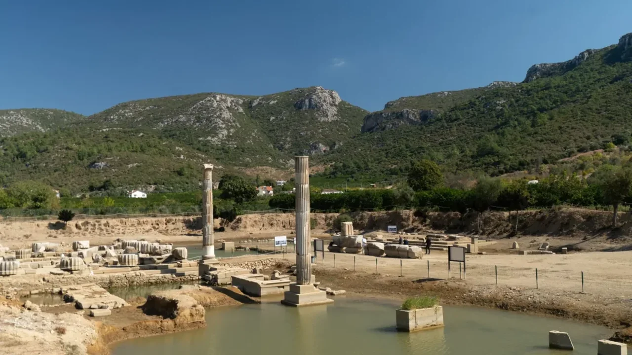 Klaros'ta 3 bin 300 yıllık kehanet merkezi araştırılıyor