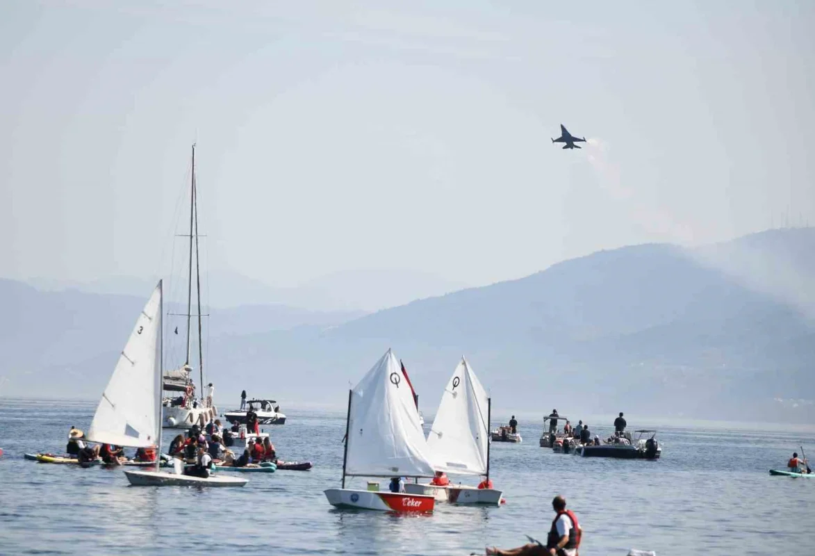 SOLOTÜRK gösterisi Mudanya Sahili'nde nefes kesti