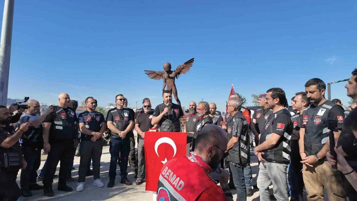 Silivri'de bin motosikletli hayatını kaybedenleri andı