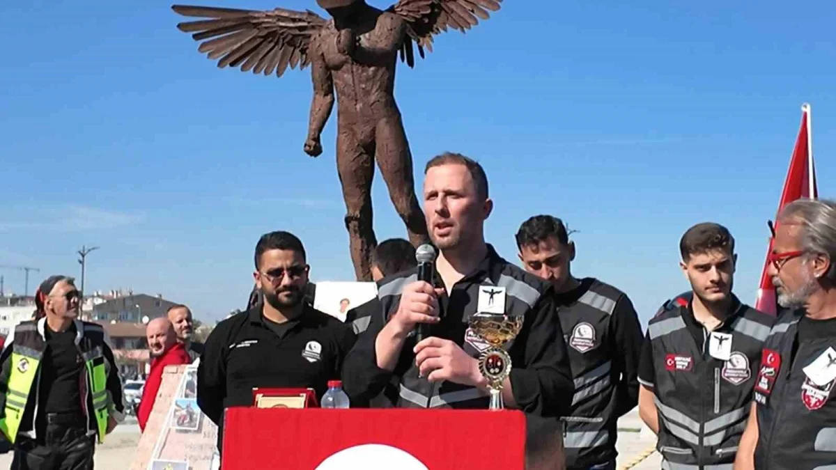 Silivri'de bin motosikletli hayatını kaybedenleri andı