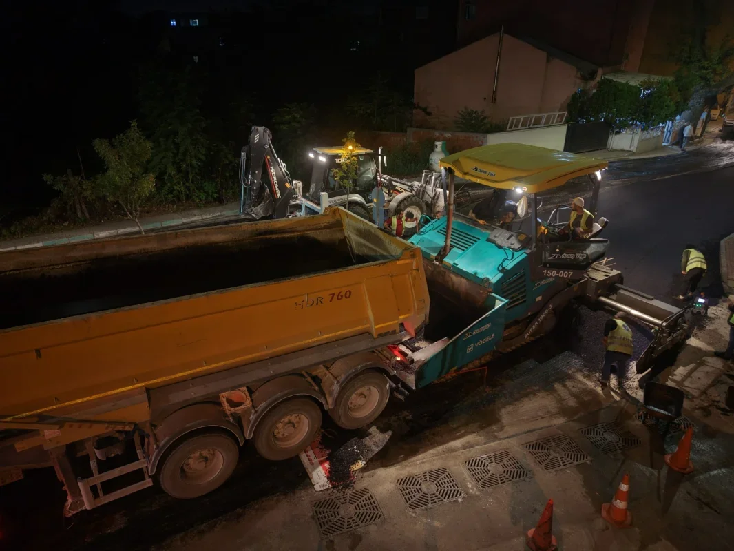 Yıldırım'da 2. Vatan Caddesi'ne 2 bin ton asfalt seriliyor