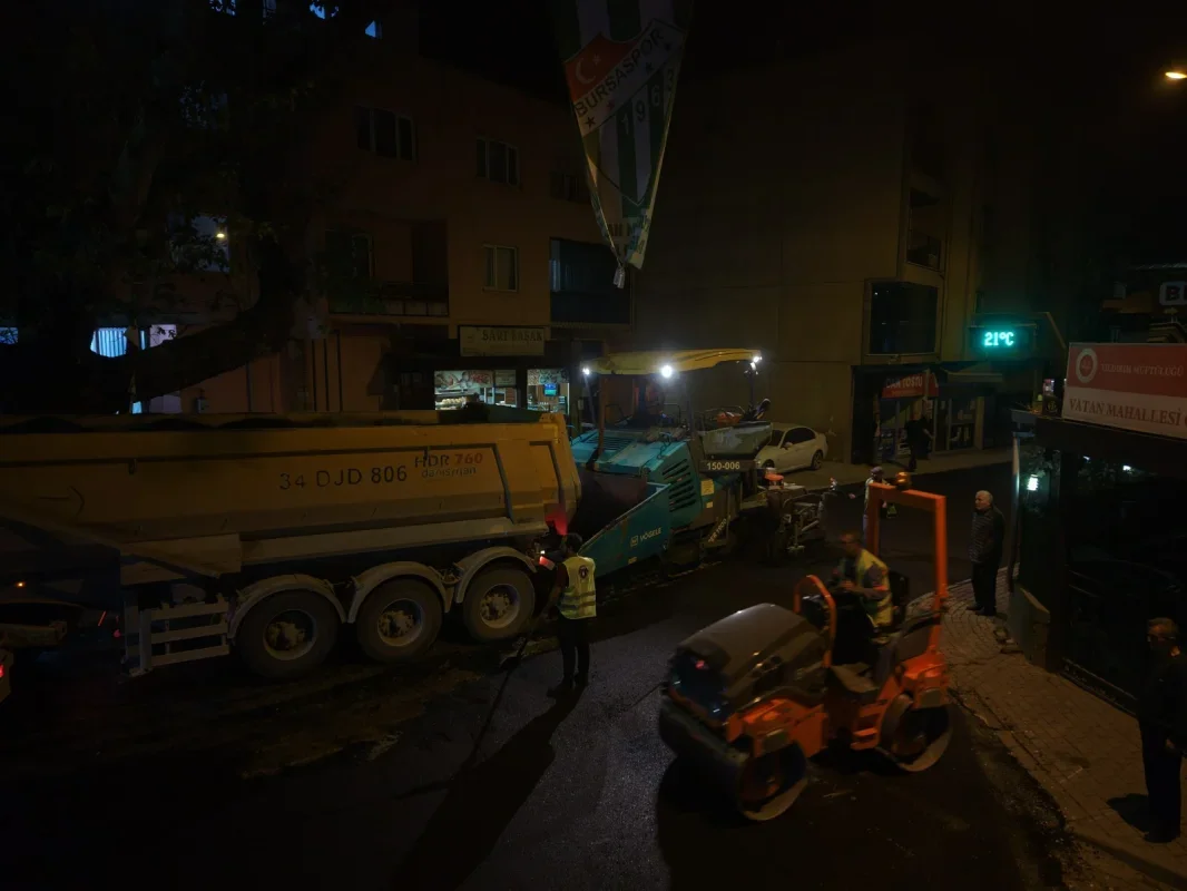 Yıldırım'da 2. Vatan Caddesi'ne 2 bin ton asfalt seriliyor