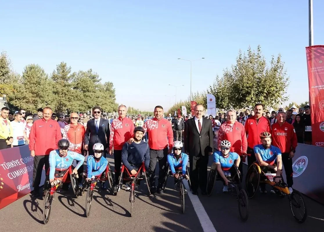 Cumhurbaşkanlığı Yarı Maratonu'nda Bağcılar'dan 5 madalya