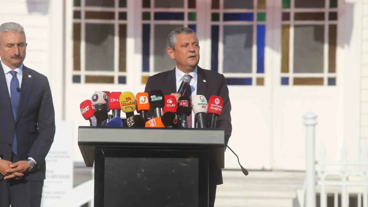 Özgür Özel, Mudanya'daki 104. yıl dönümü programında