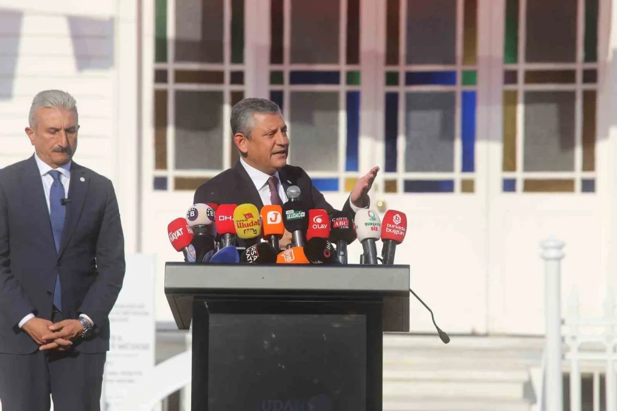 Özgür Özel, Mudanya'daki 104. yıl dönümü programında