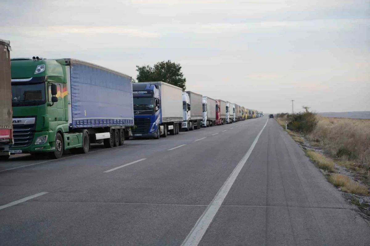 Hamzabeyli'de tır kuyruğu 37 kilometreye ulaştı