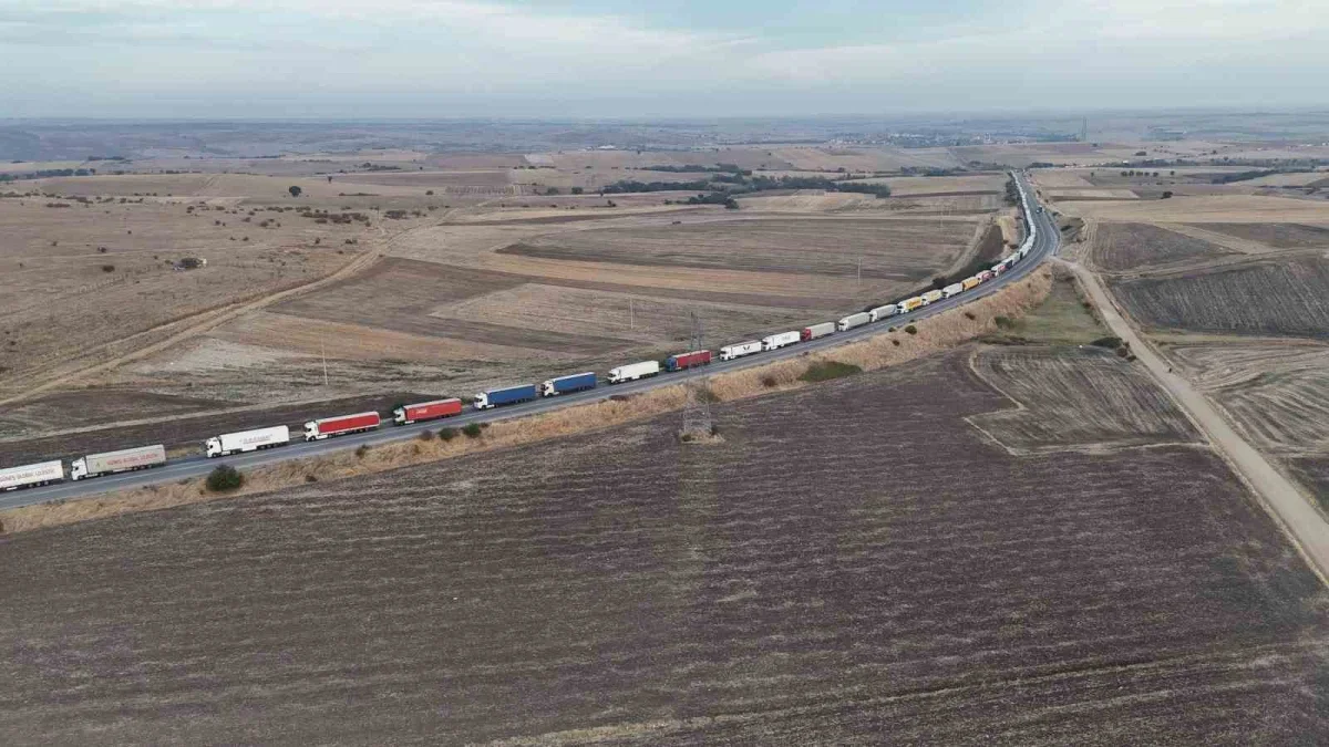 Hamzabeyli'de tır kuyruğu 37 kilometreye ulaştı