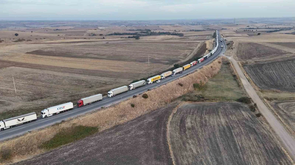 Hamzabeyli'de tır kuyruğu 37 kilometreye ulaştı