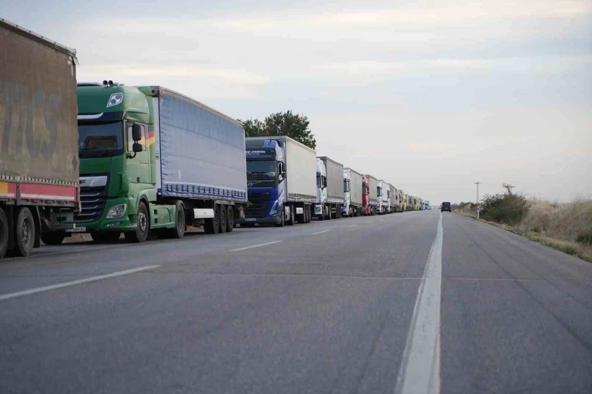 Hamzabeyli'de tır kuyruğu 37 kilometreye ulaştı