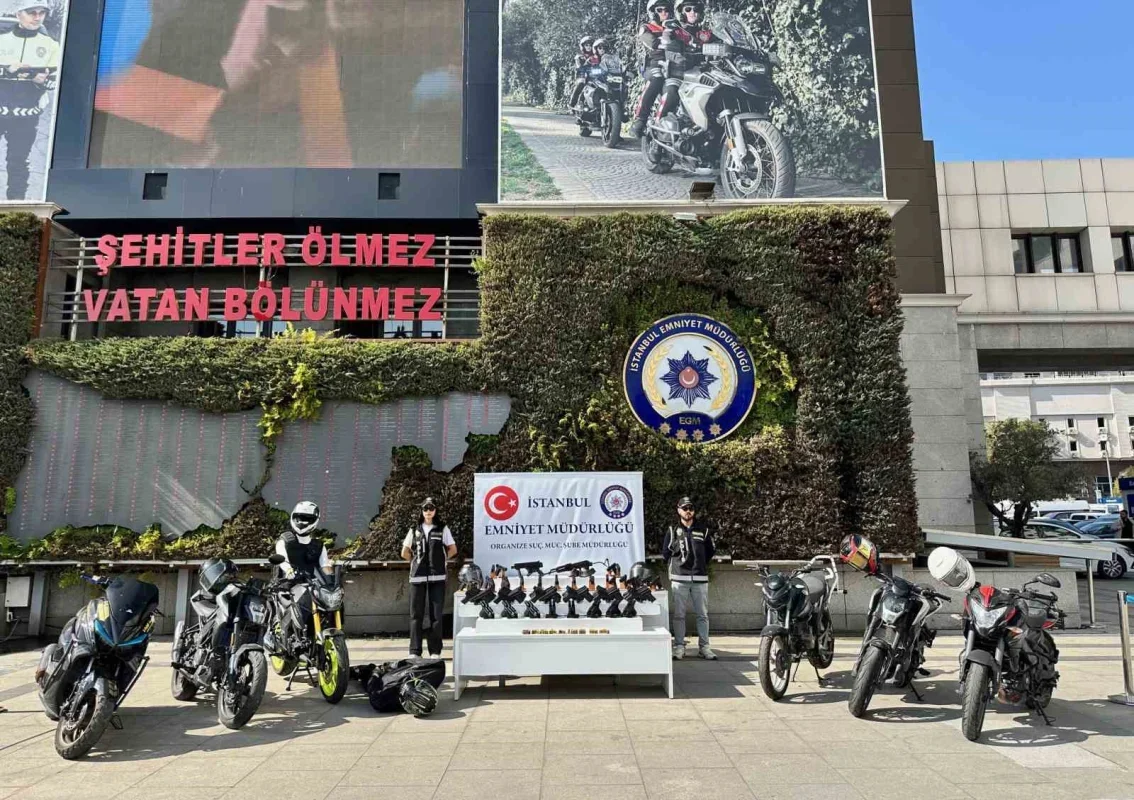 İstanbul'da çete operasyonlarında 153 tabanca sergilendi