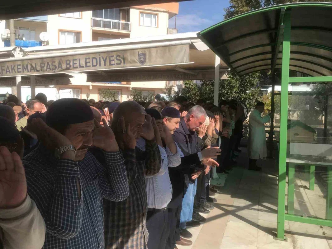 Manisa kazasında ölen 11 kişi son yolculuğuna uğurlandı