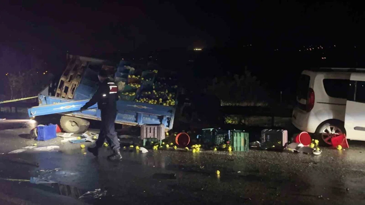 Sakarya'da 3 araçlı kazada 2 kişi öldü, 3 yaralı