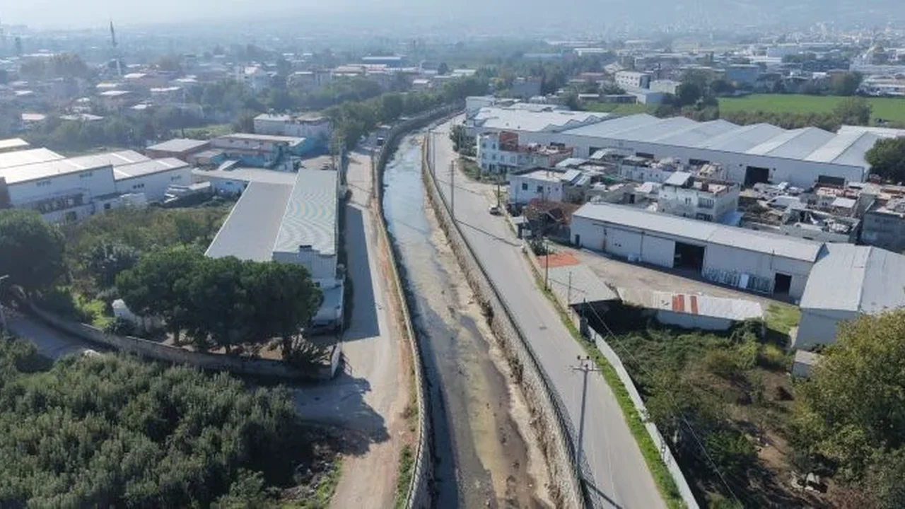 Bursa'da dört ilçede dere temizliği çalışmaları sürüyor