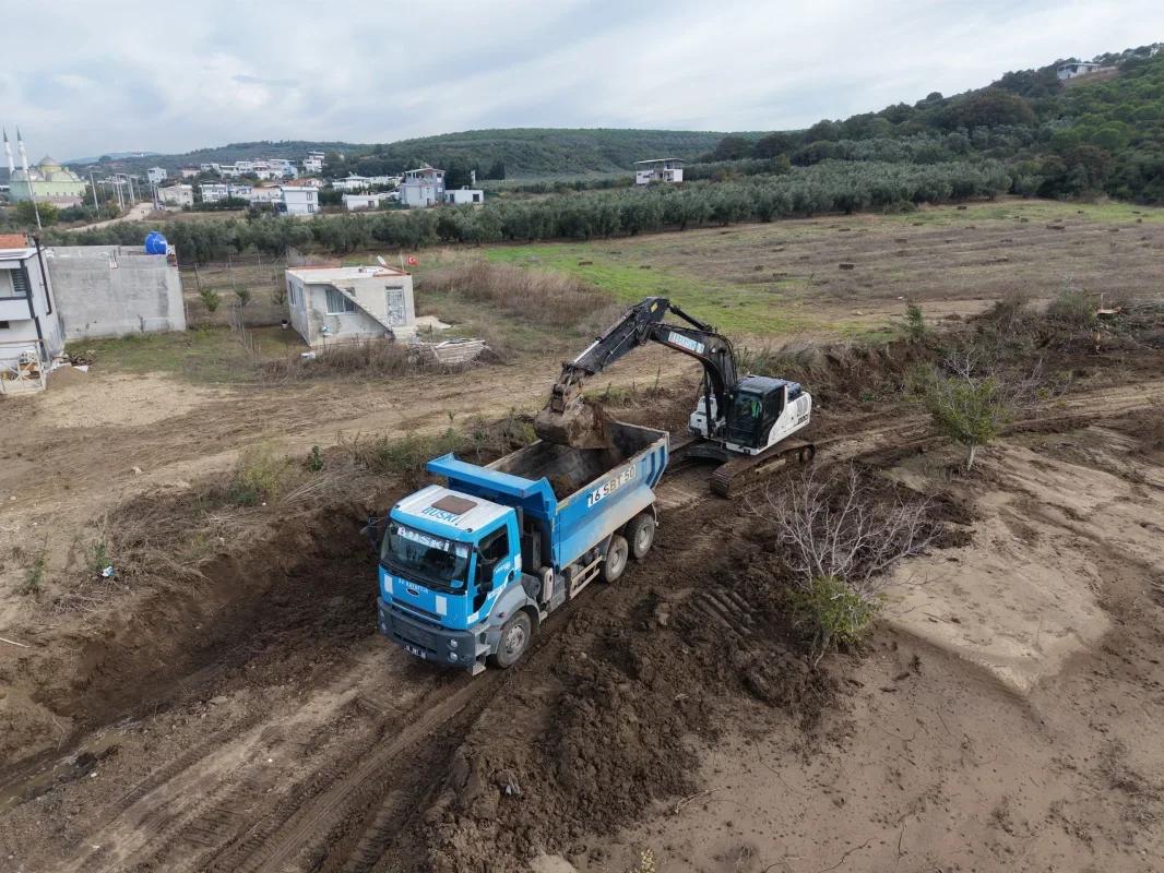 Bursa'da dört ilçede dere temizliği çalışmaları sürüyor
