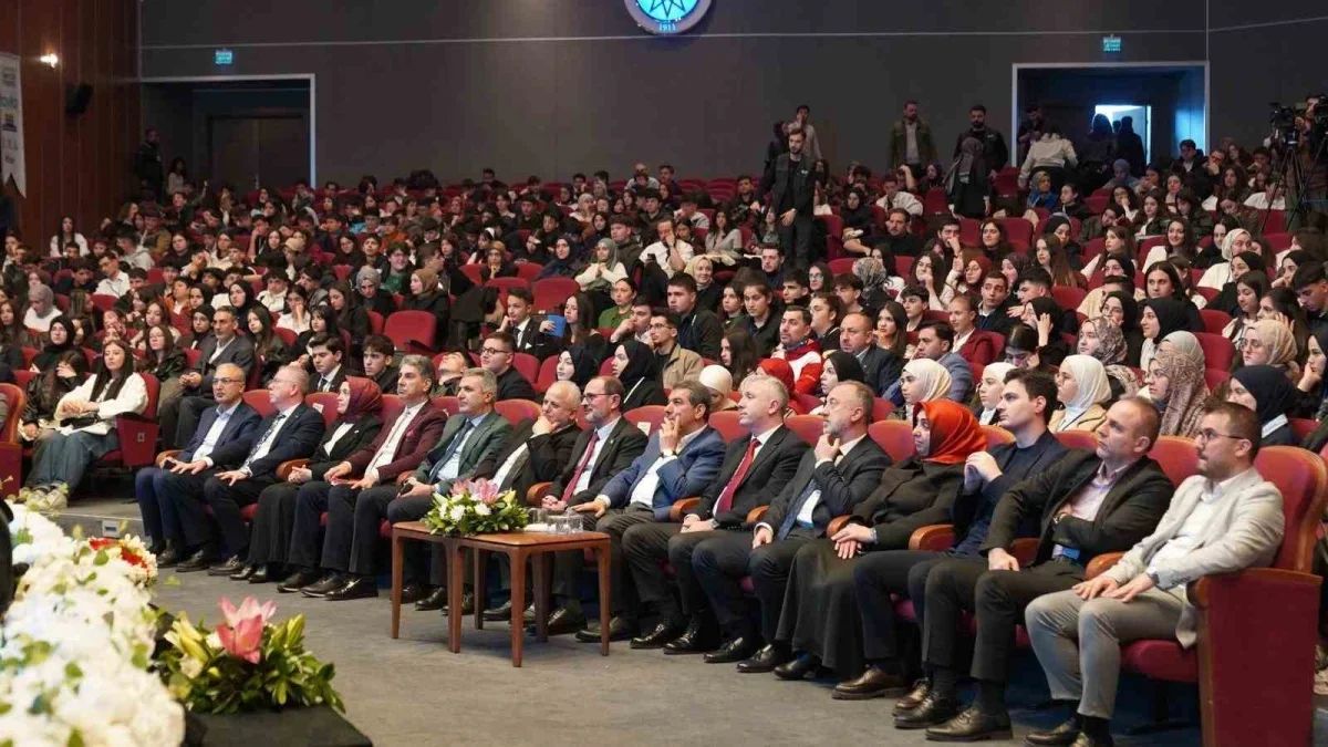 Esenler'de 96 lise öğrencisinin araştırmaları kitap oldu