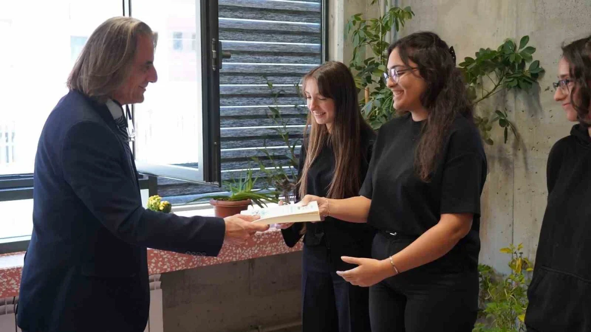 Esenler'de 96 lise öğrencisinin araştırmaları kitap oldu