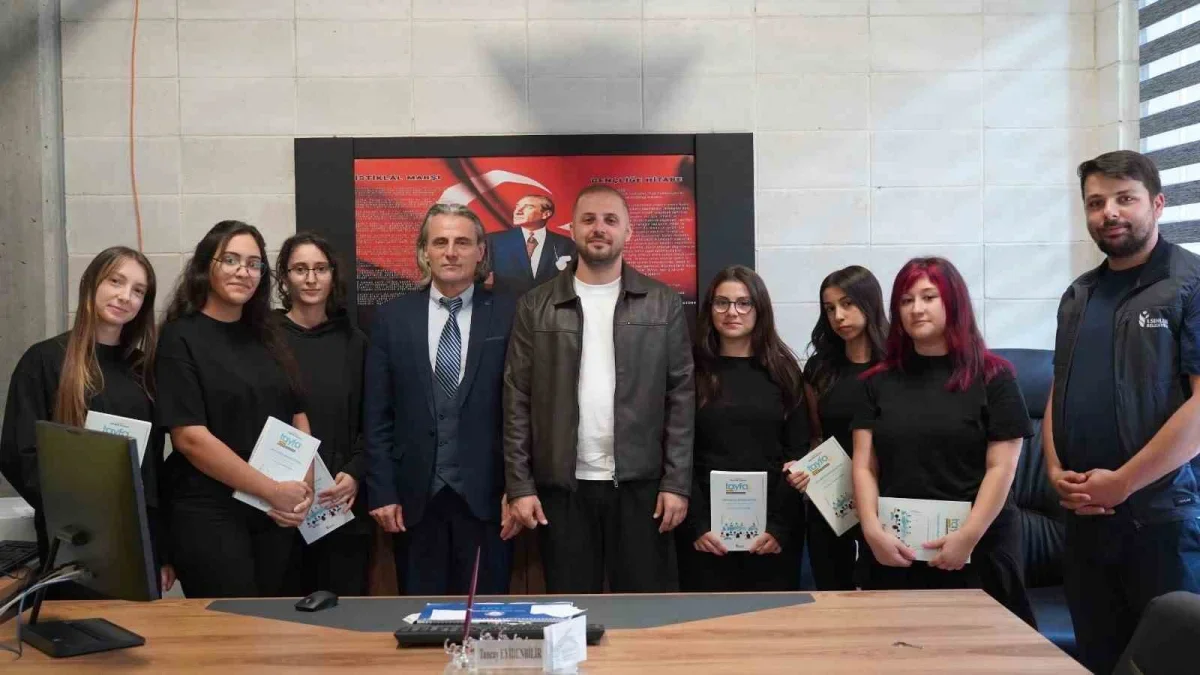 Esenler'de 96 lise öğrencisinin araştırmaları kitap oldu