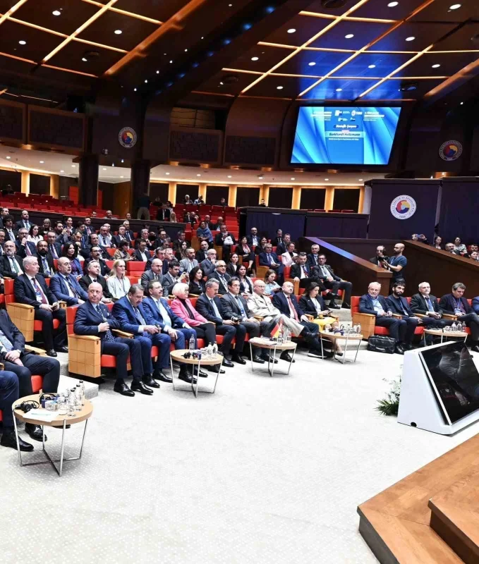 Türkiye savunma sanayisinde 1.400'ü aşkın proje yürütülüyor