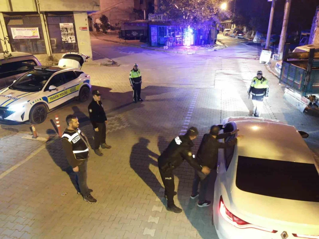 Edremit Körfezi'nde 37 adrese operasyon: 20 gözaltı