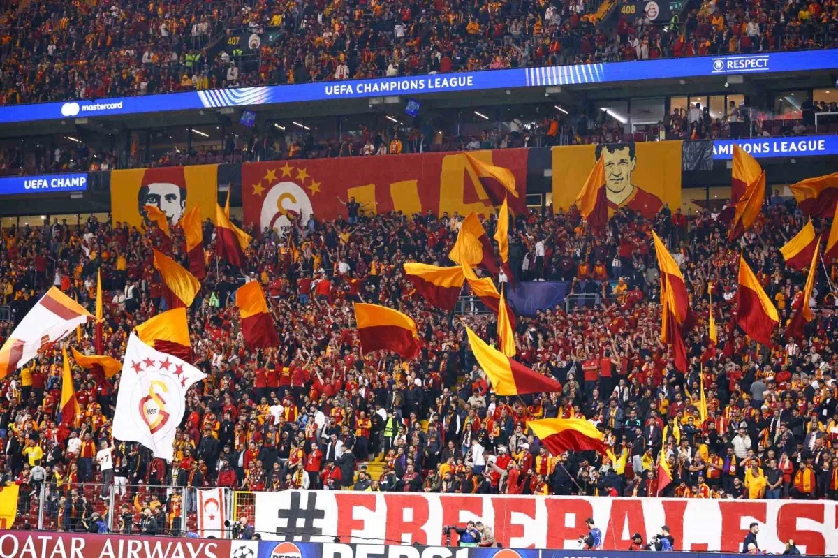 Galatasaray, Barcelona maçına 3 değişiklikle çıktı