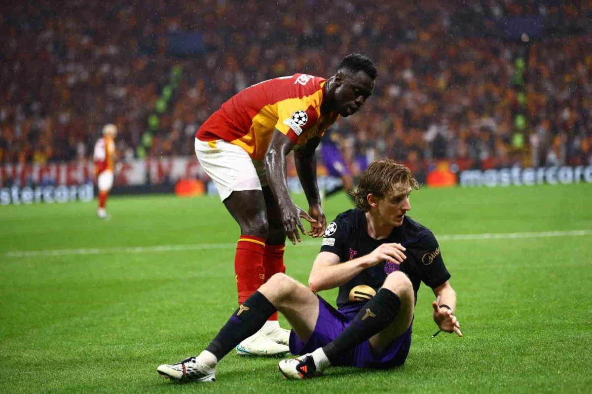 Galatasaray-Barcelona maçında ilk yarı 1-1 bitti