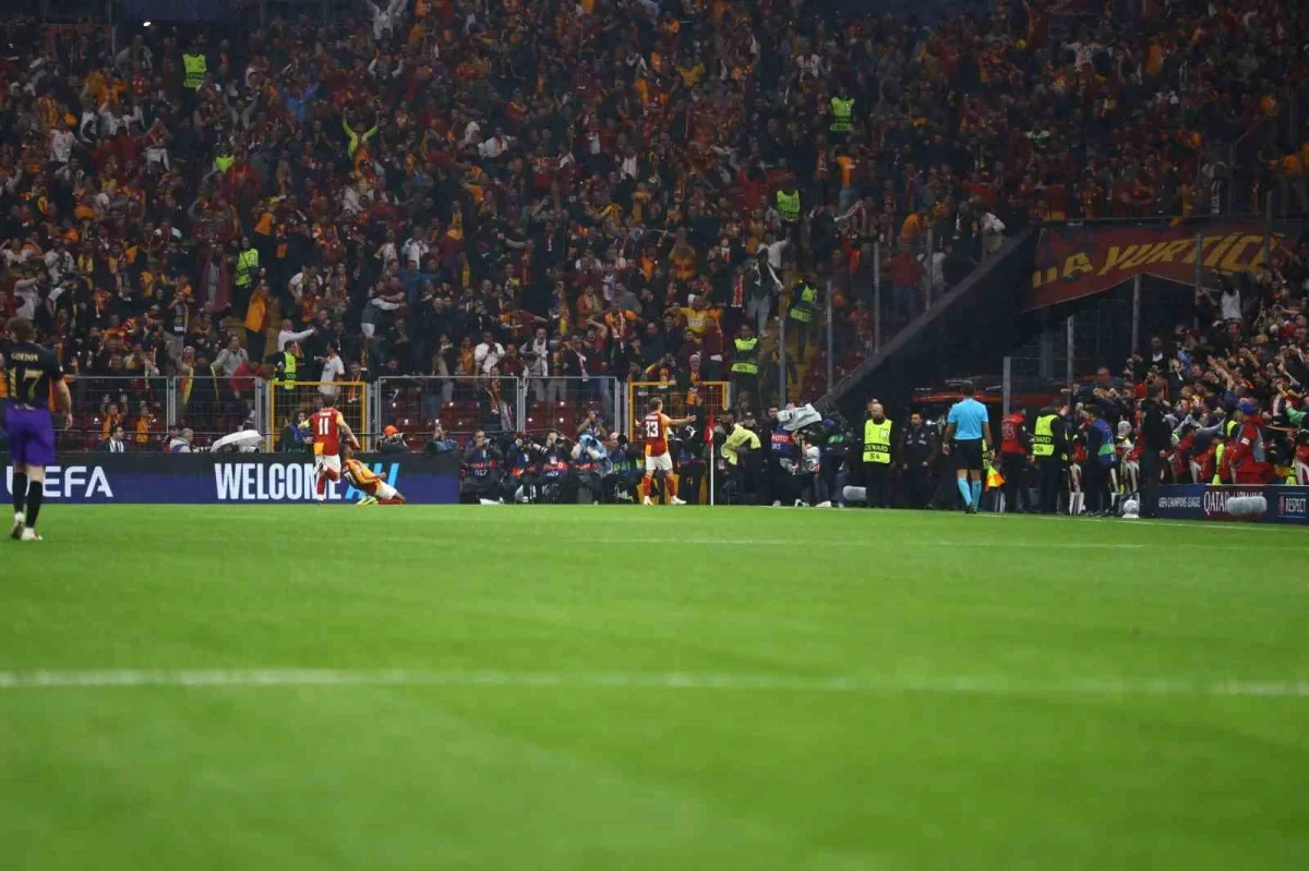 Galatasaray-Barcelona maçında ilk yarı 1-1 bitti