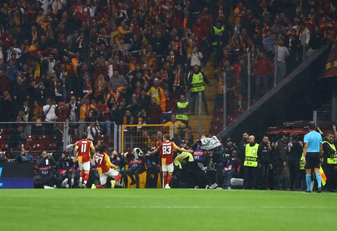 Galatasaray-Barcelona maçında ilk yarı 1-1 bitti