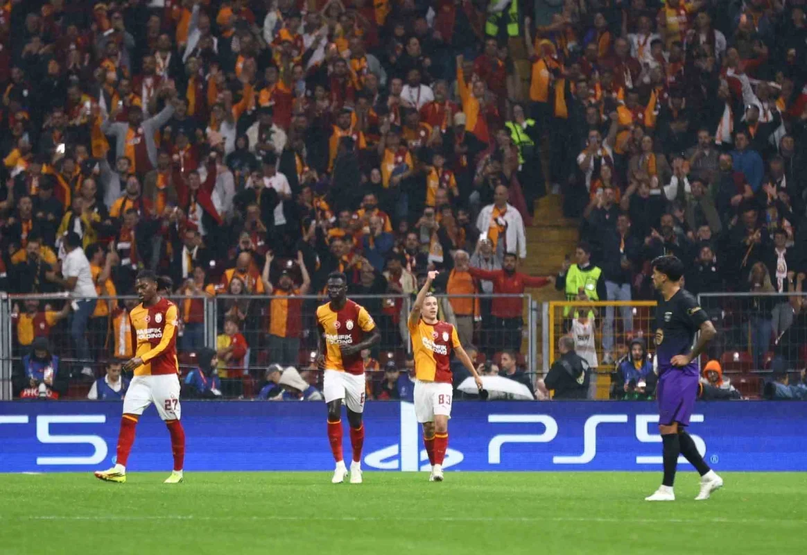 Galatasaray-Barcelona maçında ilk yarı 1-1 bitti