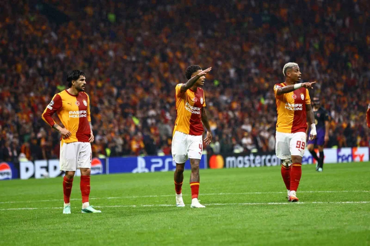 Galatasaray-Barcelona maçında ilk yarı 1-1 bitti