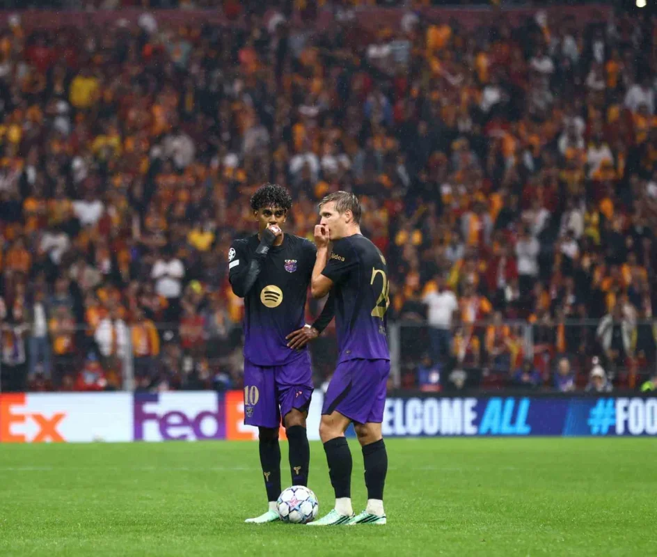 Galatasaray-Barcelona maçında ilk yarı 1-1 bitti