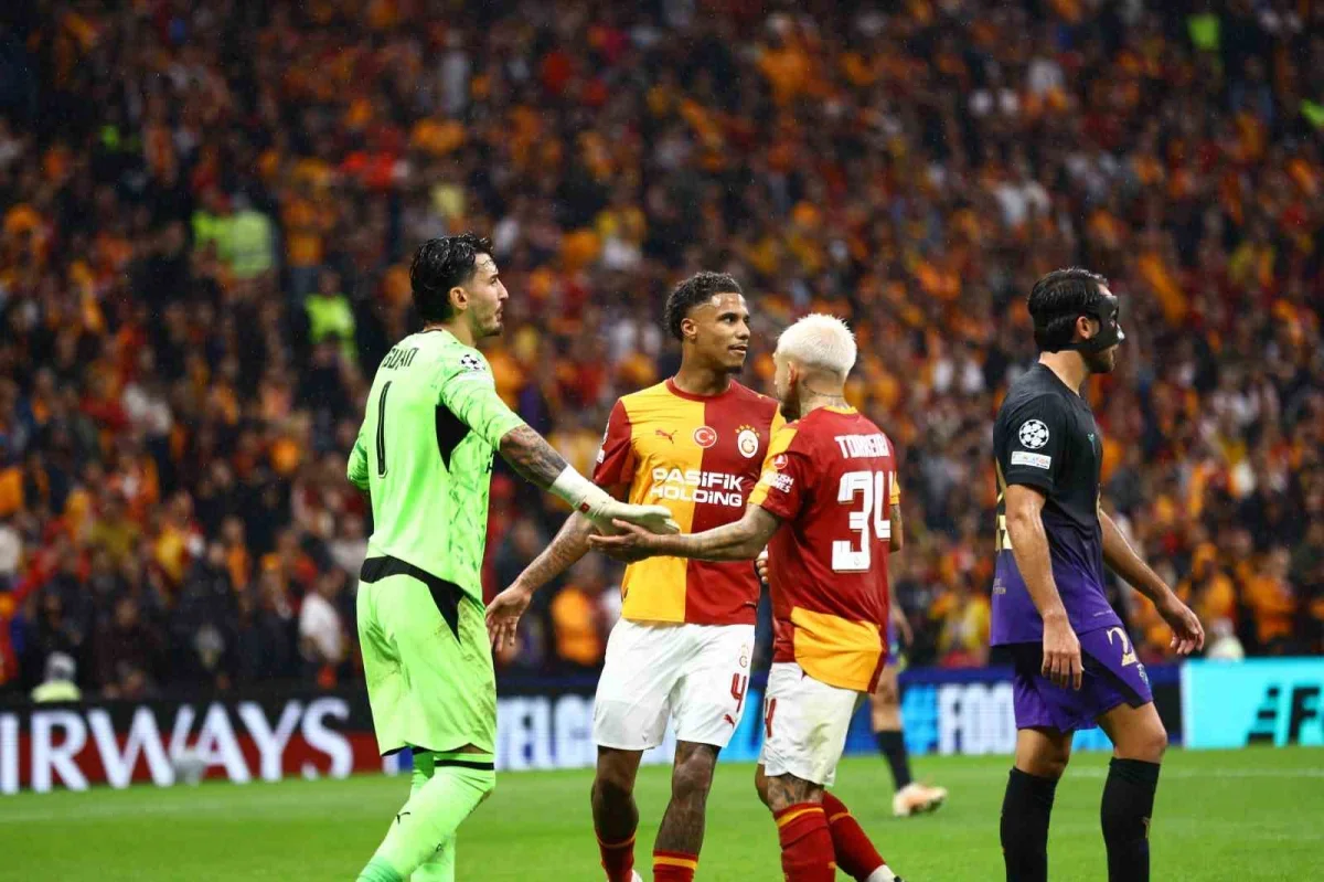Galatasaray-Barcelona maçında ilk yarı 1-1 bitti