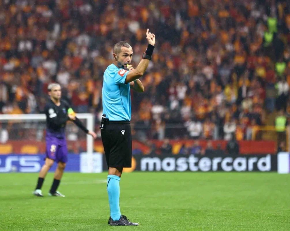 Galatasaray-Barcelona maçında ilk yarı 1-1 bitti