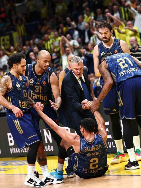 Fenerbahçe, Zalgiris Kaunas'ı 99-80 mağlup etti