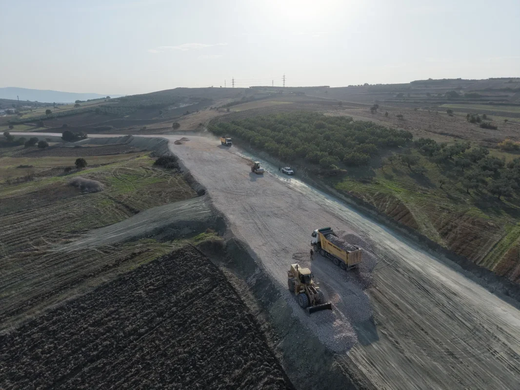 Nilüfer'de 3 mahalleyi bağlayacak yol çalışması sürüyor